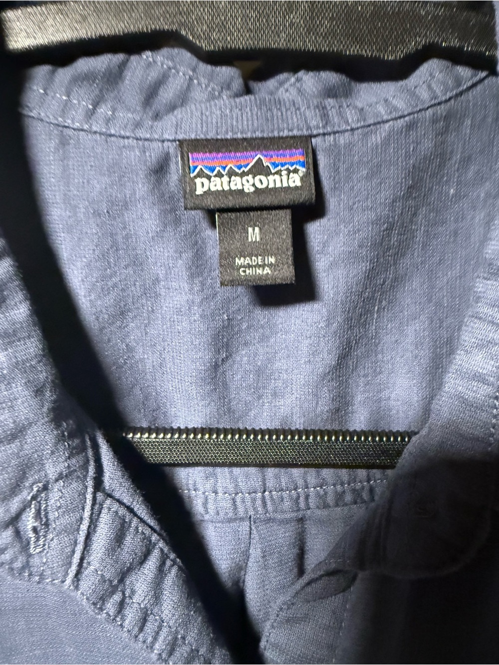 Patagonia Women’s Medium Blue Short Sleeve Button Down Shirt - Picture 3 of 5
